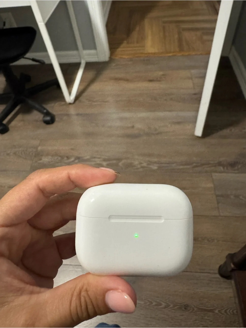 Apple AirPods Pro Wireless Earbuds in White with Charging Case